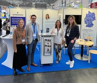 Mitarbeitende der Berufsförderungswerke Oberhausen, Köln und Düren am Stand des Bundesverbandes Deutscher Berufsförderungswerke auf der REHACARE 2026 in Düsseldorf