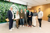 Sieben Vertreter des BFW Oberhausen und der AOK Rheinland/Hamburg bei der Eröffnung der neuen Geschäftsstelle in Oberhausen-Sterkrade.